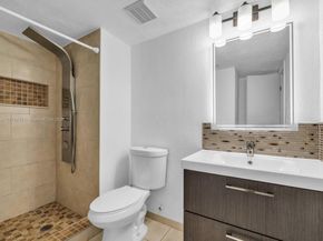 398 Lakeview Dr 205, Weston FL 33326