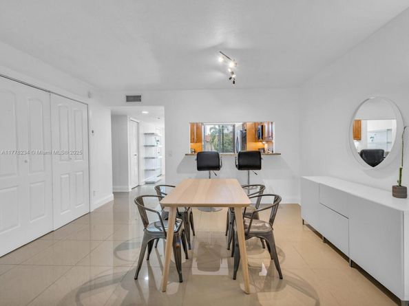 398 Lakeview Dr 205, Weston FL 33326