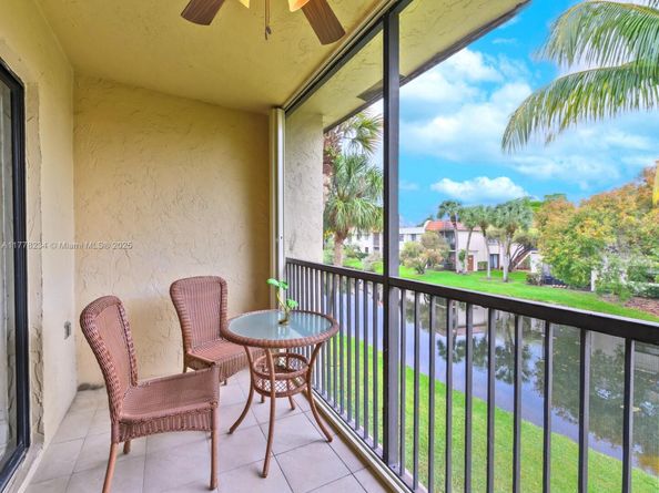 398 Lakeview Dr 205, Weston FL 33326