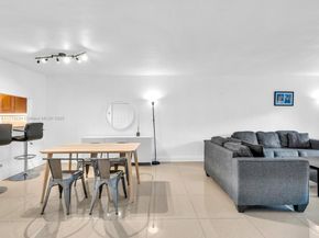 398 Lakeview Dr 205, Weston FL 33326