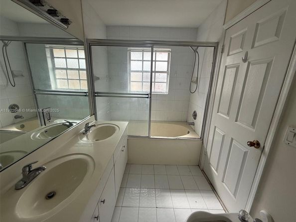 1081 NW 128th Pl, Miami FL 33182