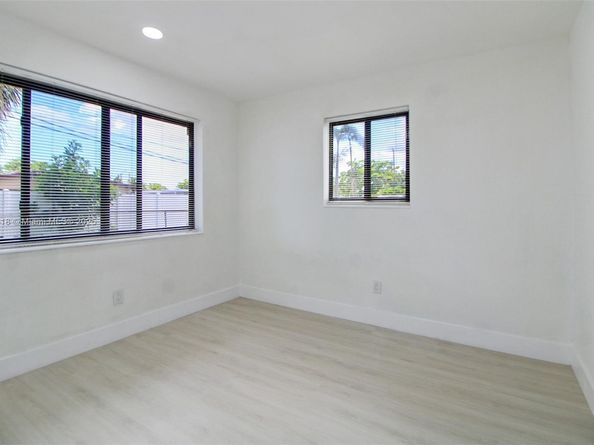 1640 NW 27th Ave, Fort Lauderdale FL 33311