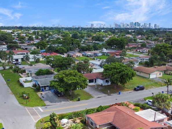 1640 NW 27th Ave, Fort Lauderdale FL 33311