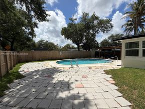 6604 Raleigh St, Hollywood FL 33024