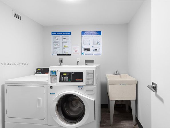 3701 N Country Club Dr 1009, Aventura FL 33180