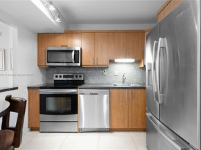 3701 N Country Club Dr 1009, Aventura FL 33180