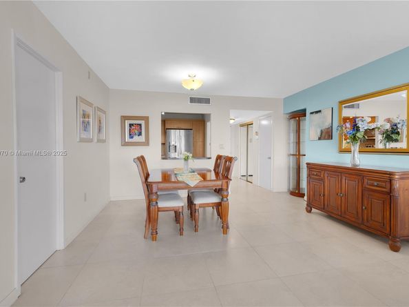 3701 N Country Club Dr 1009, Aventura FL 33180