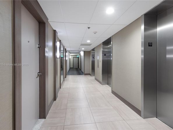 3701 N Country Club Dr 1009, Aventura FL 33180