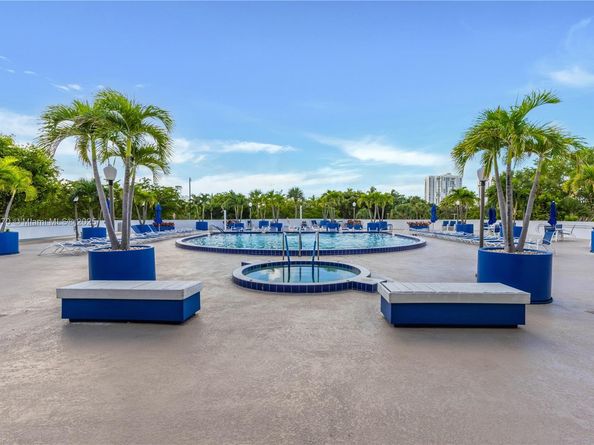 3701 N Country Club Dr 1009, Aventura FL 33180