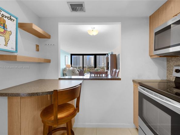 3701 N Country Club Dr 1009, Aventura FL 33180