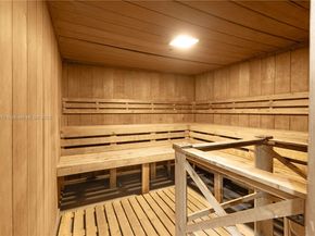 3701 N Country Club Dr 1009, Aventura FL 33180