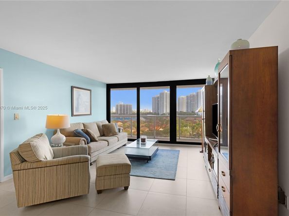 3701 N Country Club Dr 1009, Aventura FL 33180