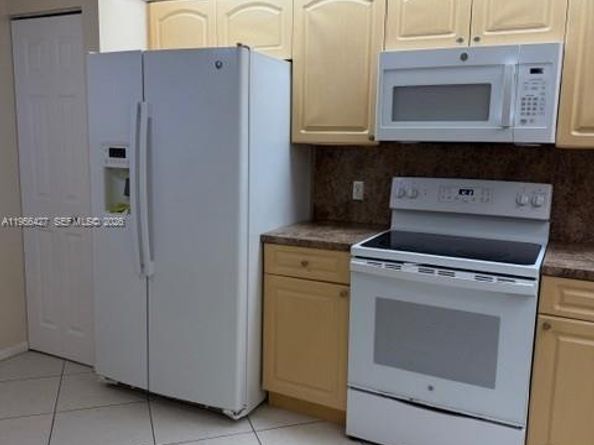 13100 SW 11th Ct 103C, Pembroke Pines FL 33027