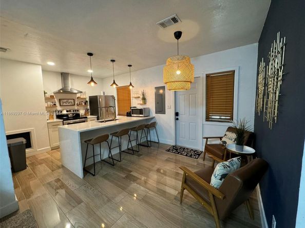 207 SW 11th Street, Fort Lauderdale FL 33315