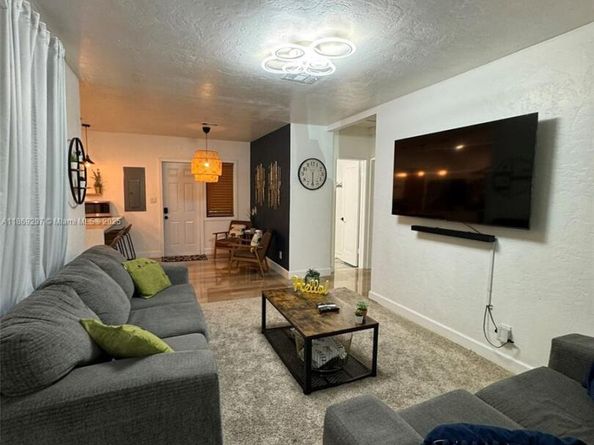 207 SW 11th Street, Fort Lauderdale FL 33315