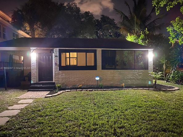 207 SW 11th Street, Fort Lauderdale FL 33315