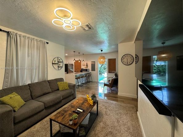 207 SW 11th Street, Fort Lauderdale FL 33315