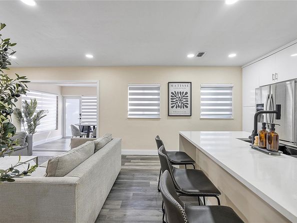 631 NE 57th St, Oakland Park FL 33334