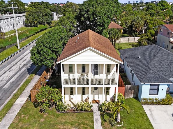 1129 10th St, West Palm Beach FL 33401