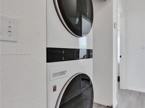 1129 10th St, West Palm Beach FL 33401