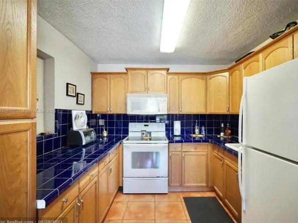 6103 Monroe St, Hollywood FL 33023