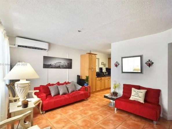 6103 Monroe St, Hollywood FL 33023