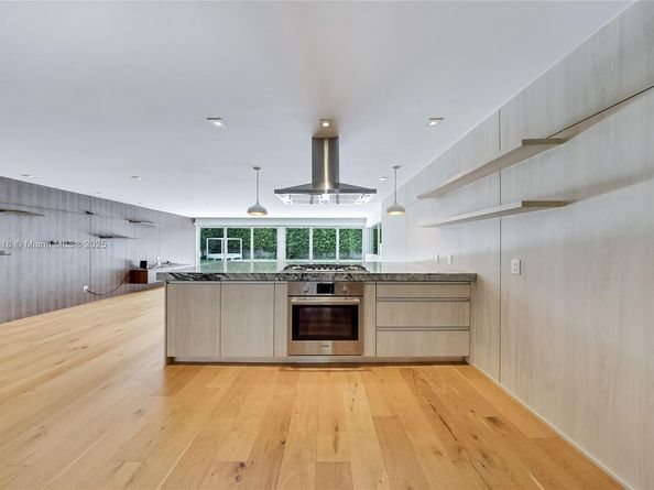 5244 Alton Rd, Miami Beach FL 33140