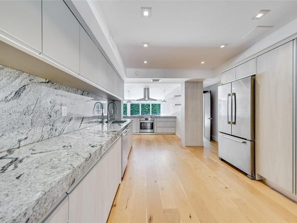 5244 Alton Rd, Miami Beach FL 33140
