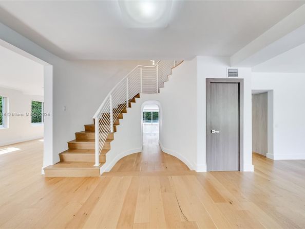 5244 Alton Rd, Miami Beach FL 33140