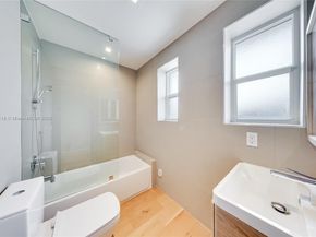 5244 Alton Rd, Miami Beach FL 33140