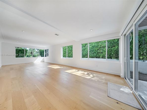 5244 Alton Rd, Miami Beach FL 33140
