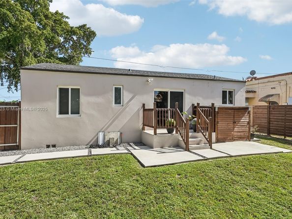 1361 NW 55th St, Miami FL 33142