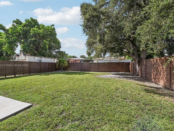 1361 NW 55th St, Miami FL 33142