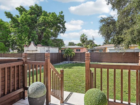 1361 NW 55th St, Miami FL 33142