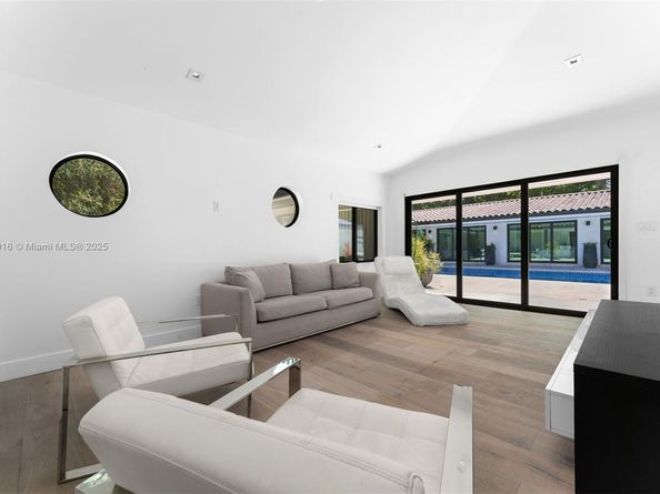 4250 Bay Point Rd, Miami FL 33137