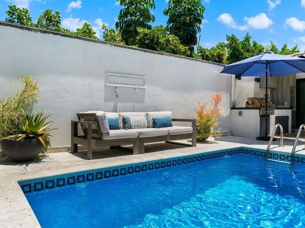 4250 Bay Point Rd, Miami FL 33137