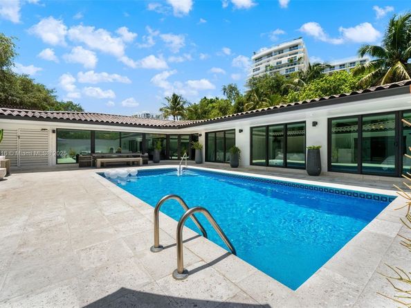 4250 Bay Point Rd, Miami FL 33137