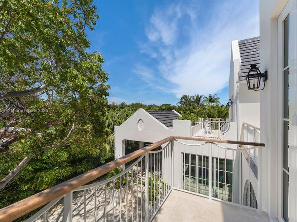 261 Greenwood Dr, Key Biscayne FL 33149