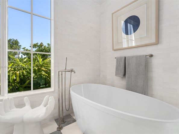 261 Greenwood Dr, Key Biscayne FL 33149