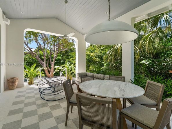 261 Greenwood Dr, Key Biscayne FL 33149