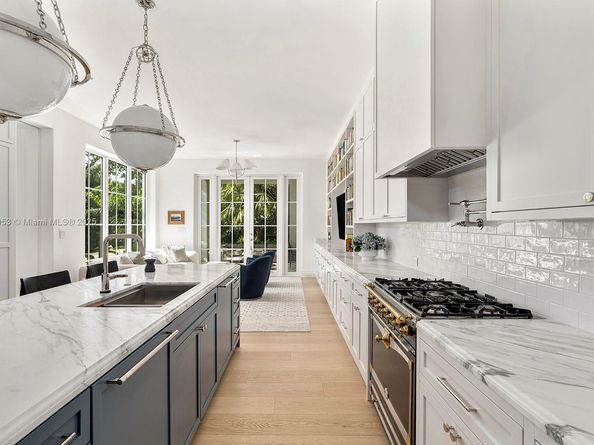 261 Greenwood Dr, Key Biscayne FL 33149