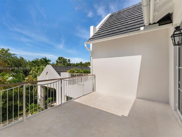 261 Greenwood Dr, Key Biscayne FL 33149