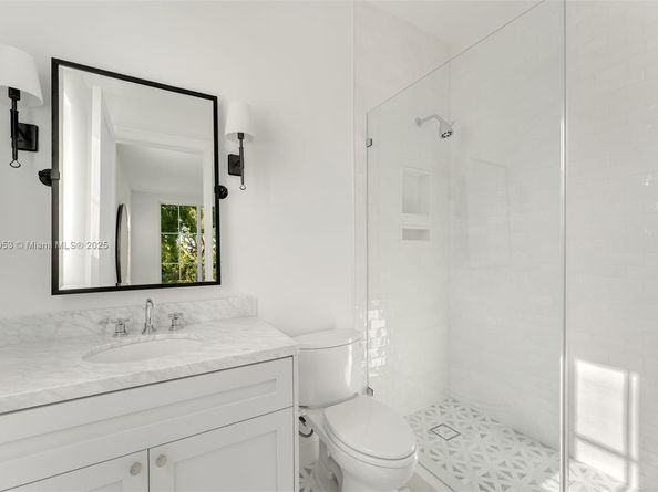 261 Greenwood Dr, Key Biscayne FL 33149