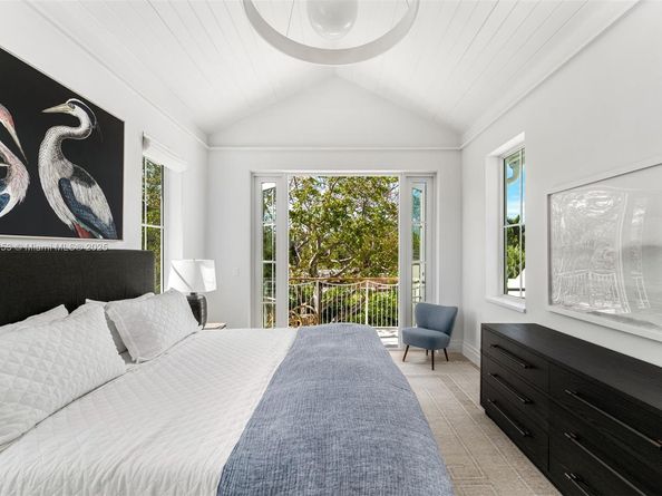261 Greenwood Dr, Key Biscayne FL 33149