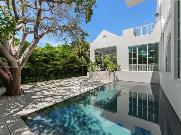 261 Greenwood Dr, Key Biscayne FL 33149