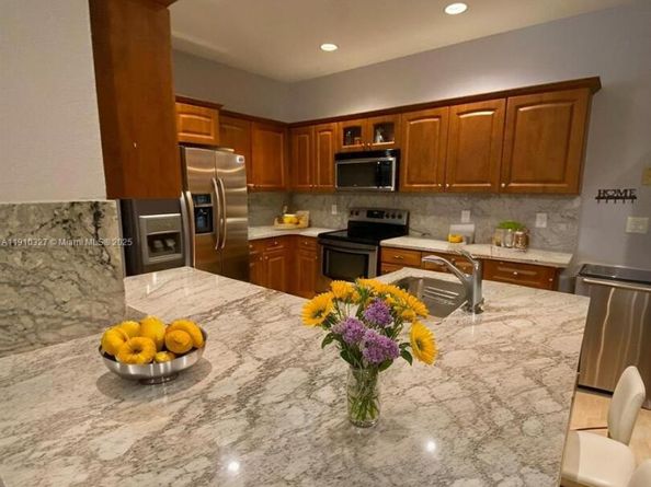 1032 Sequoia Ln, Weston FL 33327