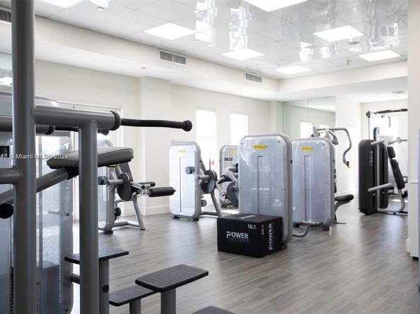 4779 Collins Ave 2407, Miami Beach FL 33140