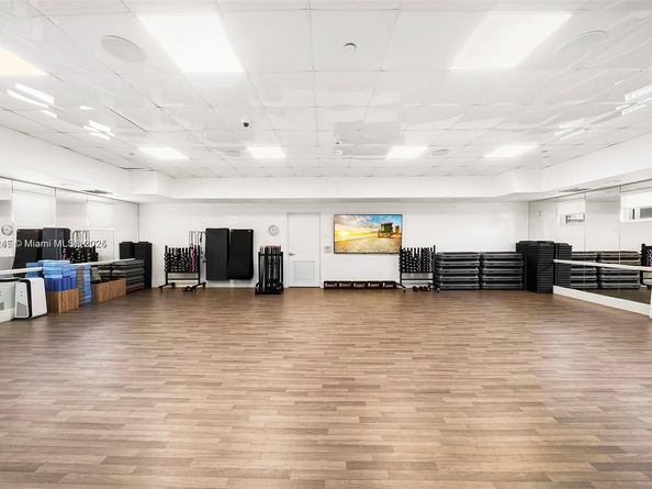 4779 Collins Ave 2407, Miami Beach FL 33140