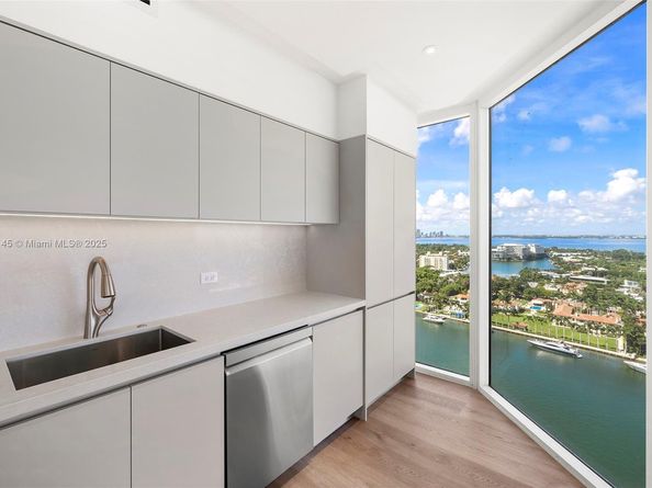 4779 Collins Ave 2407, Miami Beach FL 33140