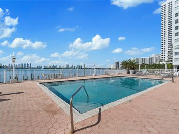 1228 West Ave